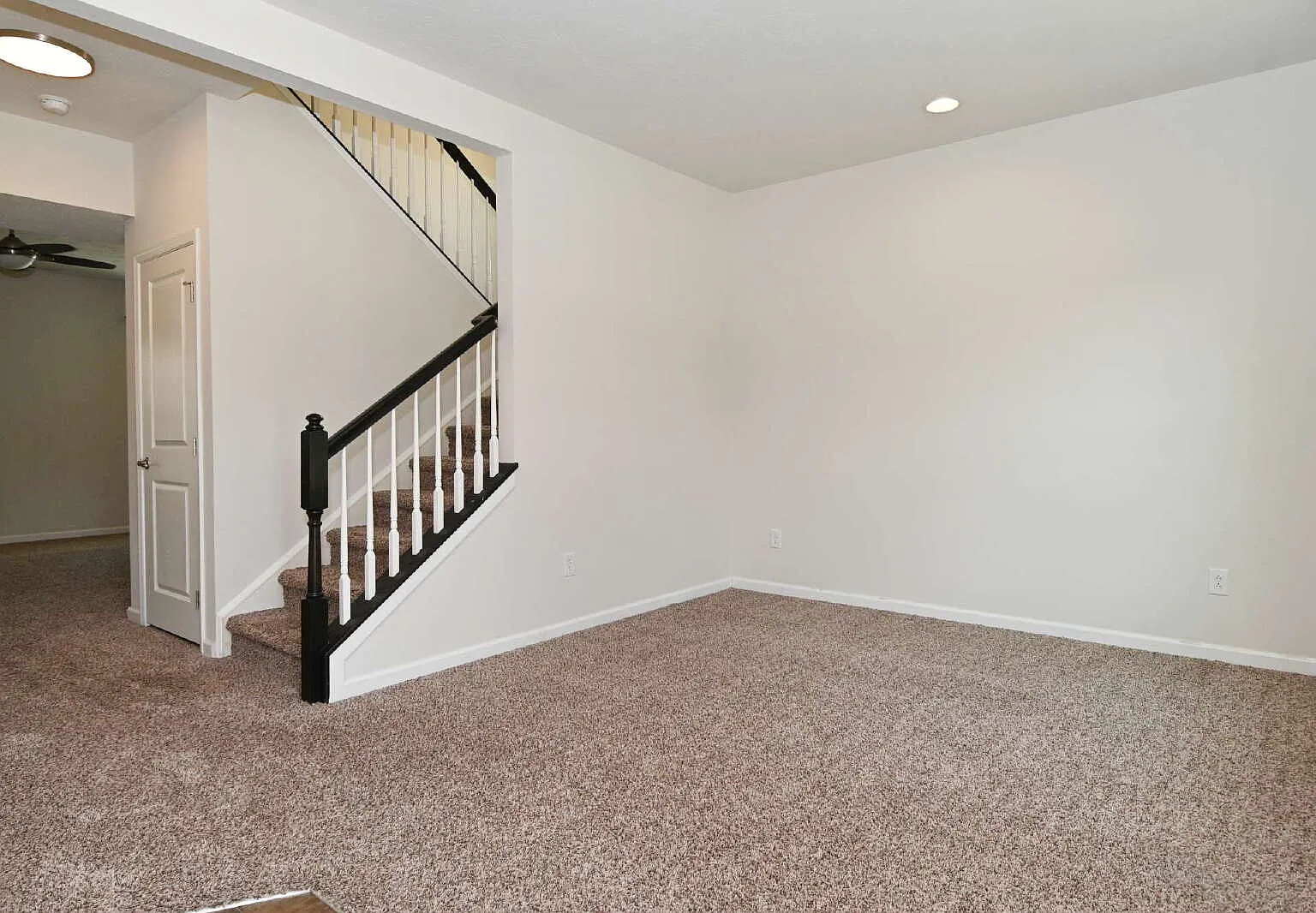 4 bed, 2.5 bath, 2384 sqft, $2,500 — Photo 4