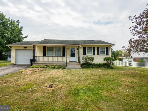 190 Woodcrest Dr, Gettysburg, PA 17325