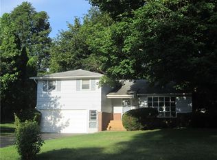 111 Willowcrest Dr, Rochester, NY 14618