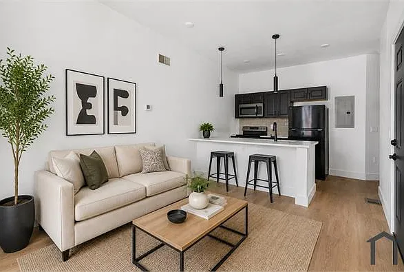1 bed, 600 sqft, $1,390 — Photo 2