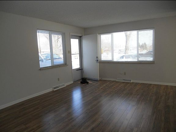 Living room (old pic) now has ceiling fan and popcorn ceiling removed.