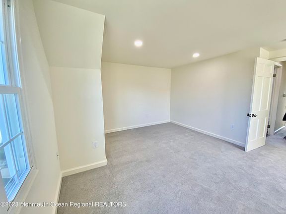 4th image of 10N Sussex Way