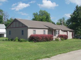 204 S 9th St, Chetopa, KS 67336