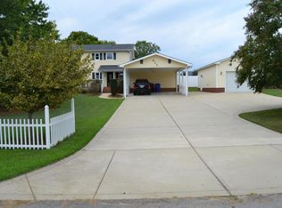 211 Edgewater Dr, Broadway, NC 27505