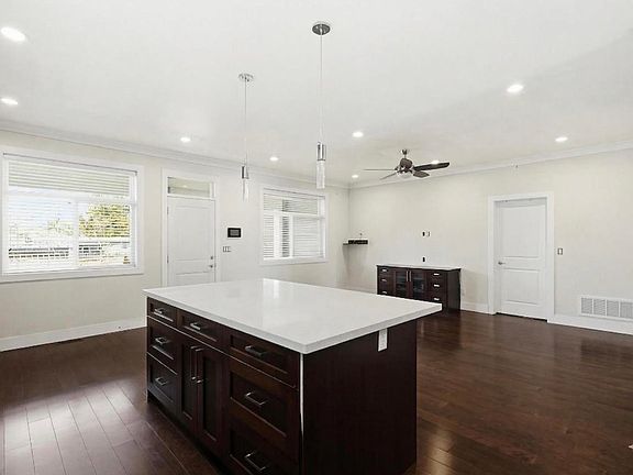 4th image of 32141 Hillcrest Ave