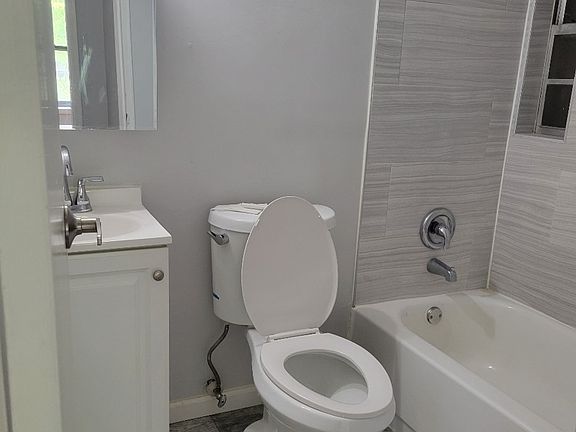 5th image of 821 Central Ave #0B-1Ba-730Sqft