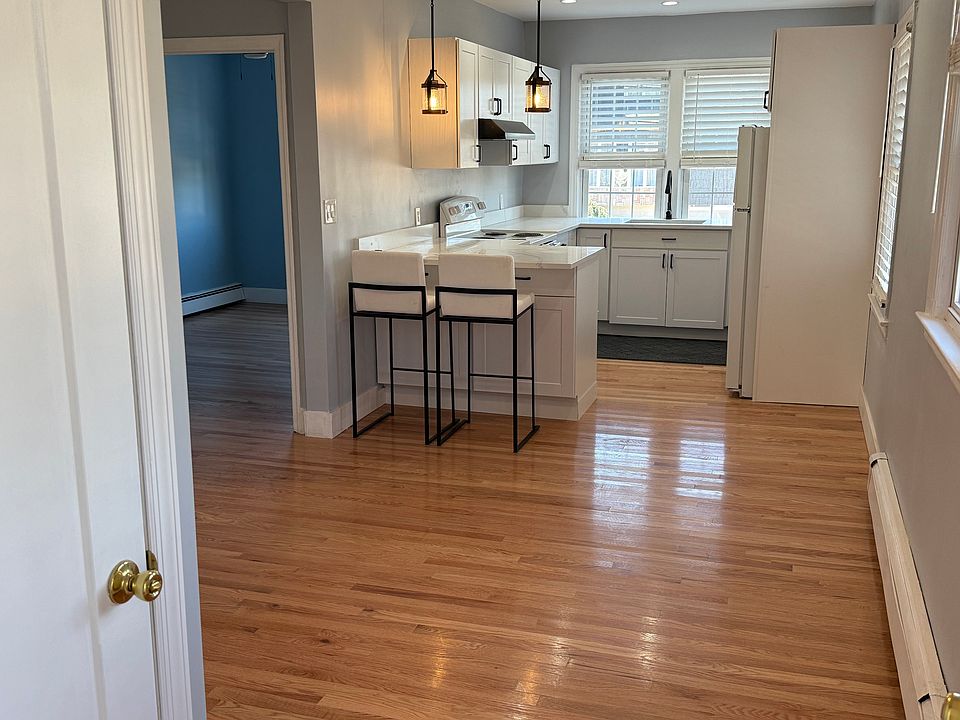 1st image of 143 Beaver Dr Floor 1