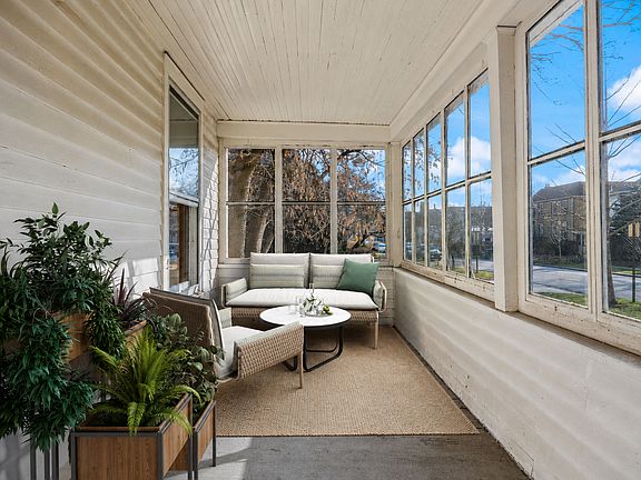 3rd image of 2631 Prairie Ave