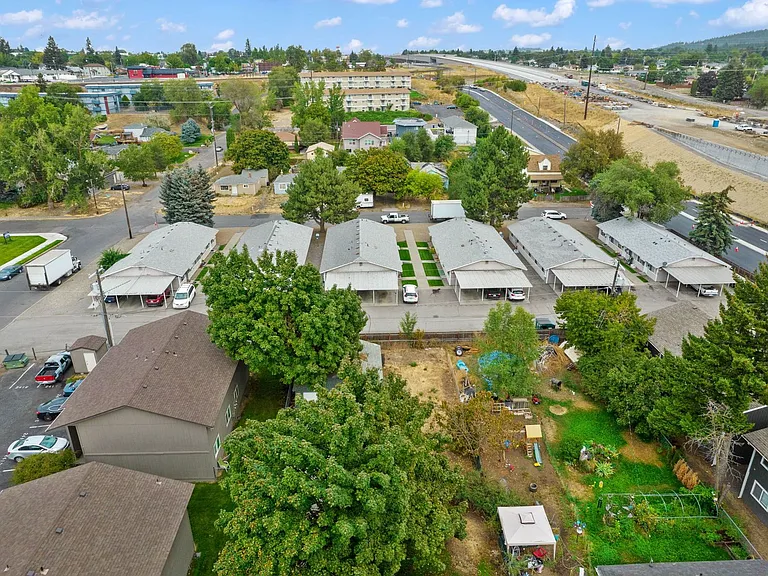 3102 E Jackson Ave — Photo 25