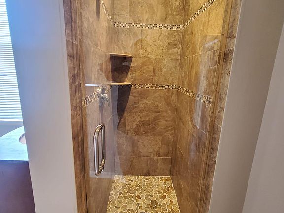 Main bathroom with washer/dryer on 2nd floor