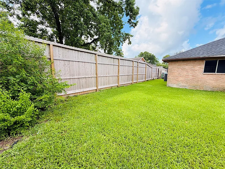 12211 Wessex Dr — Photo 21