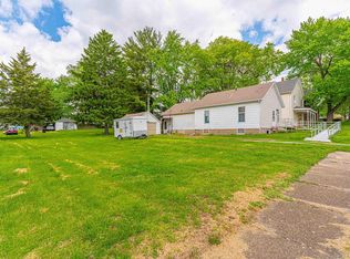 611 & 615 S McLean St, Lincoln, IL 62656
