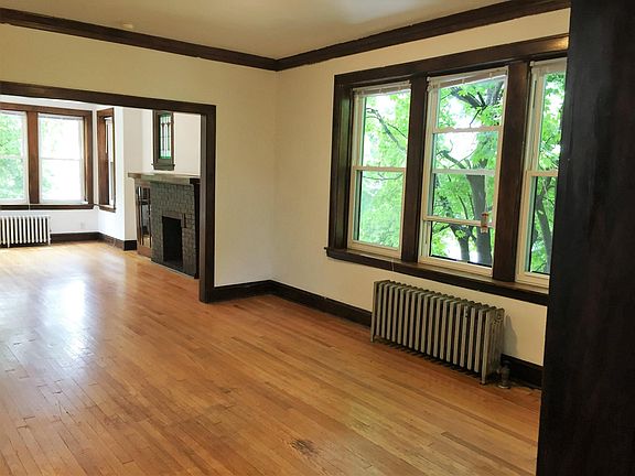 3rd image of 2251 W Cornelia Ave