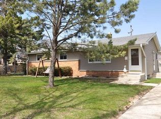 8626 W Peck Ct, Milwaukee, WI 53225