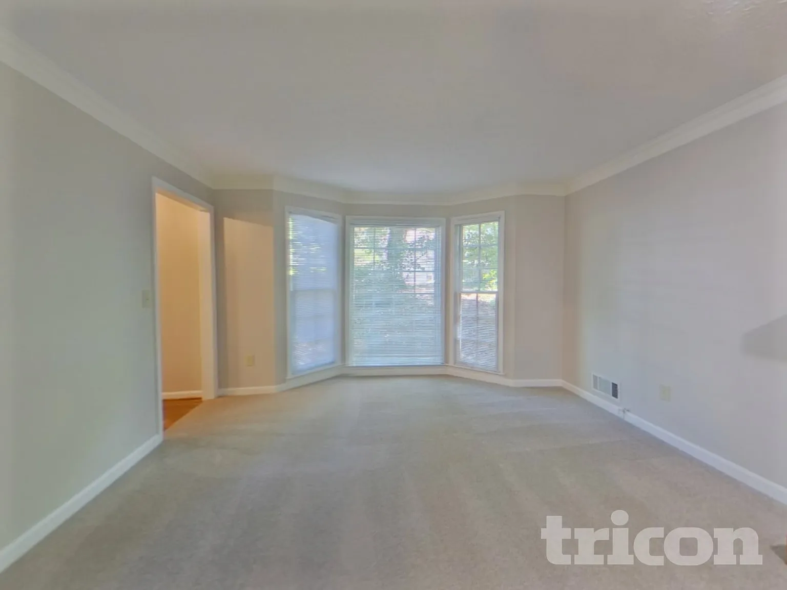 325 Ridge Ct Roswell GA — Photo 3