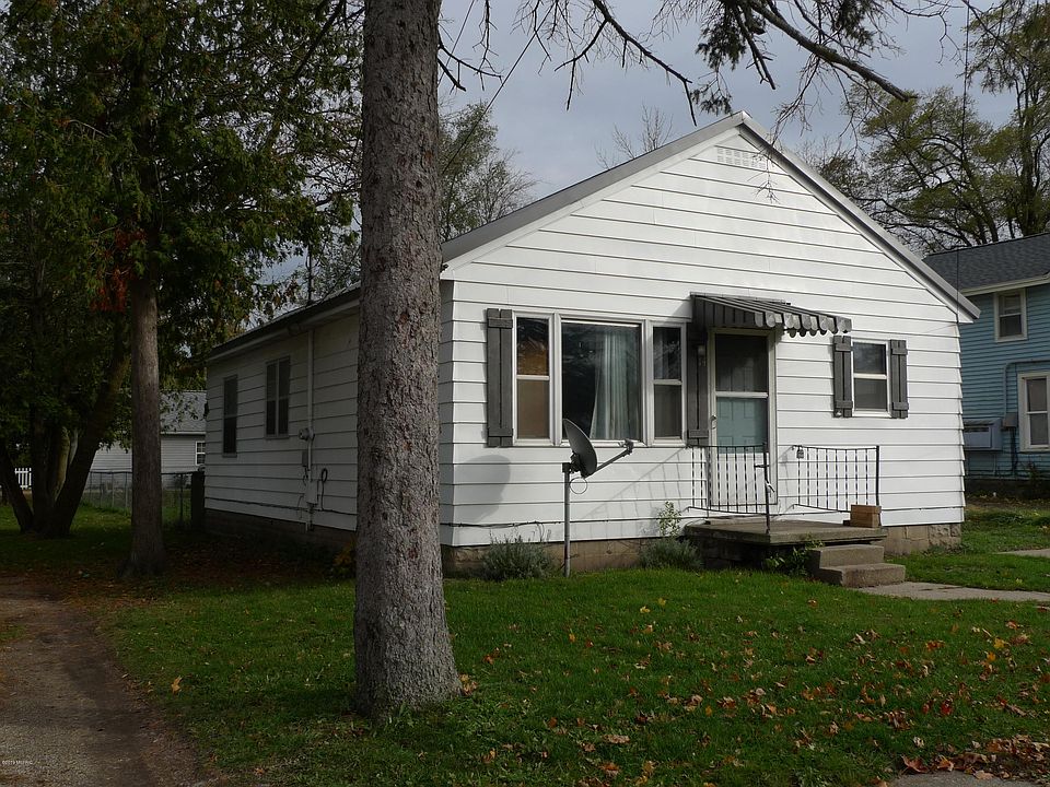 1st image of 14 S 1st St NE