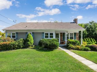 9 Bruce Ln, Valhalla, NY 10595