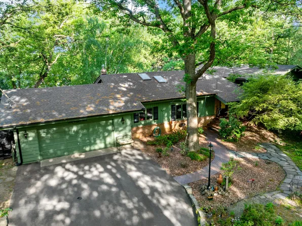 8282 Hidden Bay Ct N, Lake Elmo, MN 55042