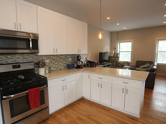 4th image of 3609 N Lakewood Ave APT 2N