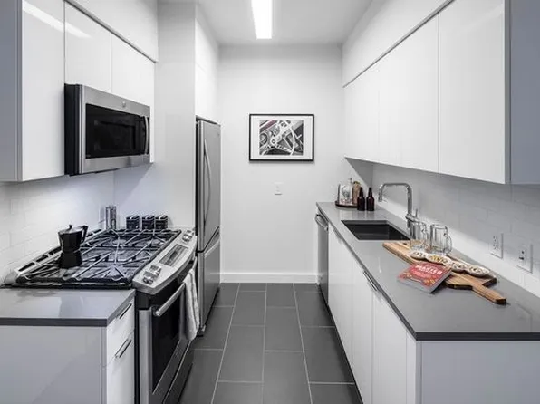 45 Hoyt Street image 4 of 8