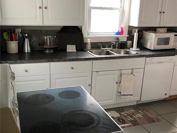 5th image of 2315 E 60th St