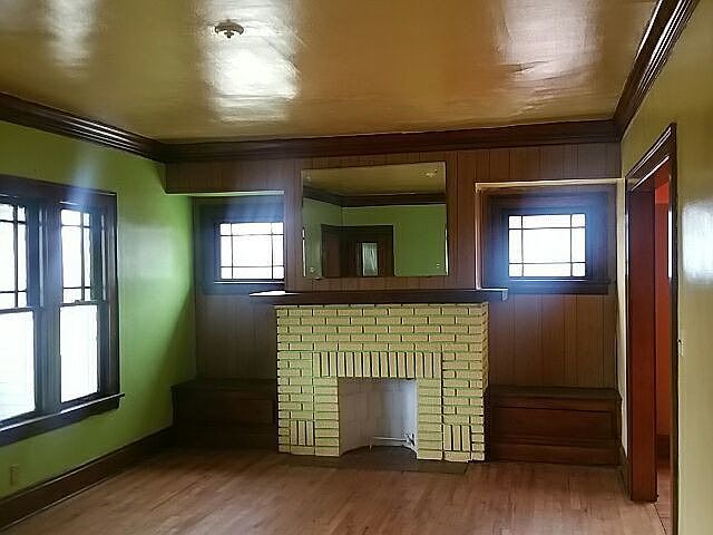 2nd image of 3210 E 123rd St