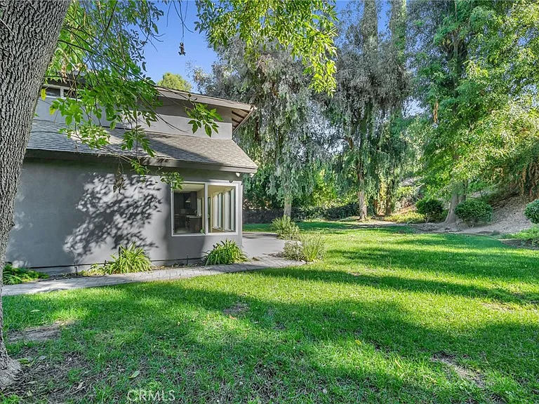 4642 Poe Ave — Photo 40