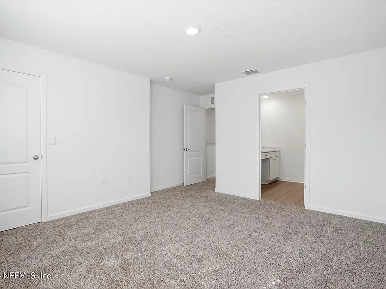 32 Pasadena Dr — Photo 16
