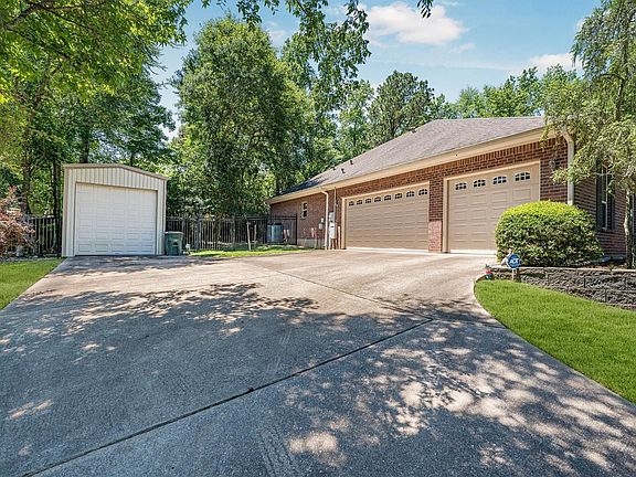 3rd image of 903 Inwood Dr