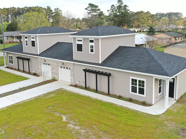 21 Crew Ct — Photo 2