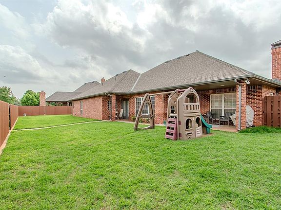 3rd image of 606 Frank Dr