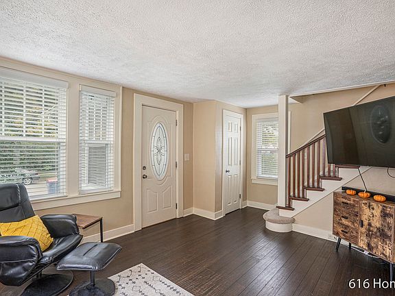 5th image of 2135 Oakwood Ave NE