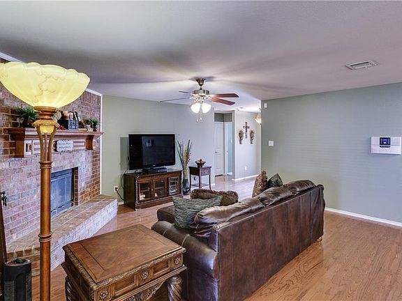 4th image of 2013 Stone Wood Ct