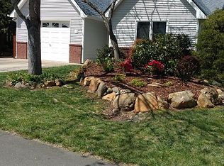 13 Village Pkwy, Black Mountain, NC 28711