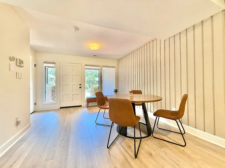907 Oak Tree Dr — Photo 5