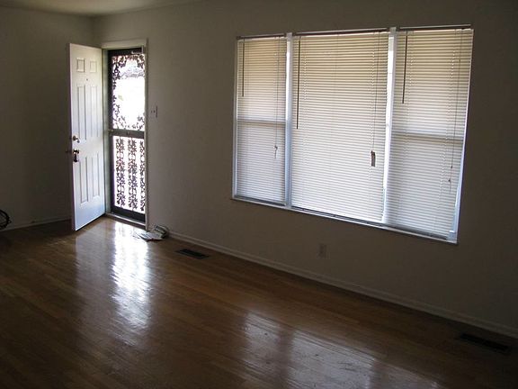 4th image of 10122 Chambers Hill Dr