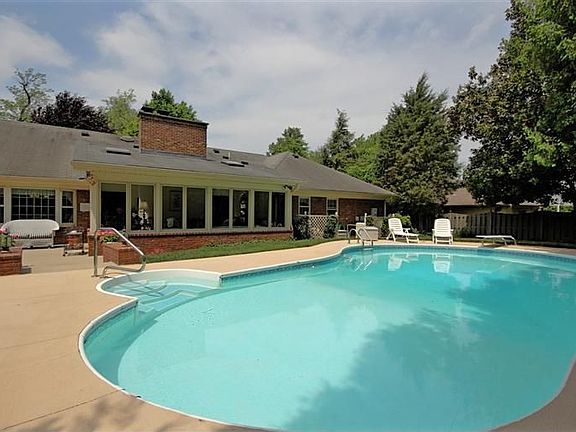 4th image of 656 Teak Wood Dr