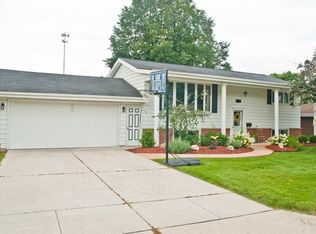 947 Dreifuerst Rd, Plymouth, WI 53073