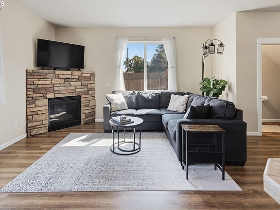 4th image of 17925 SW Brisk Ln