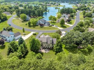 440 E Red Pine Cir, Dousman, WI 53118