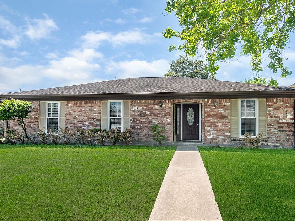1st image of 3805 Downing Cir