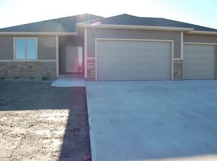 628 Prairie Blvd, Dakota Dunes, SD 57049