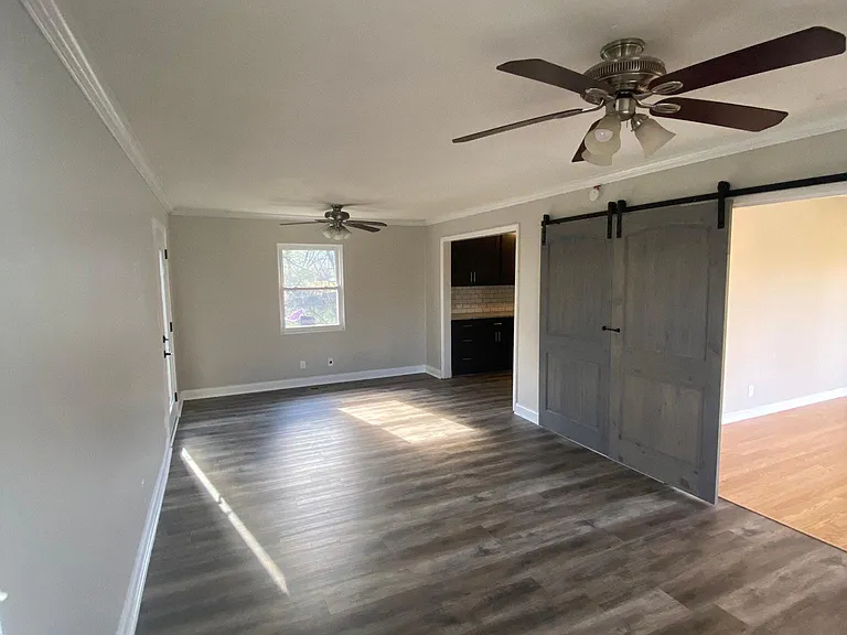 1018 Robins Crest Rd — Photo 6