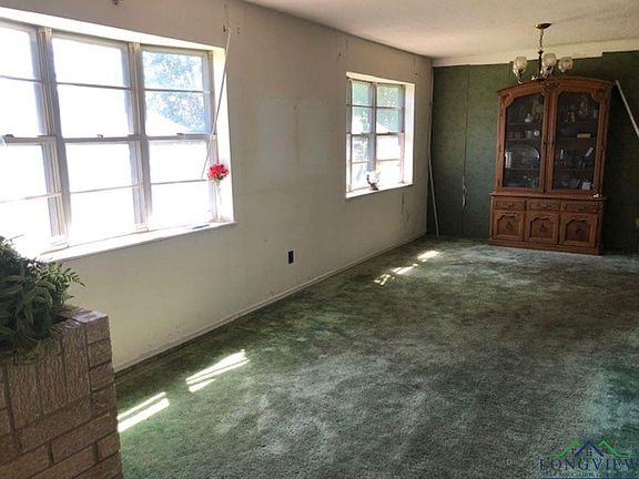 4th image of 1614 Lake Dr W
