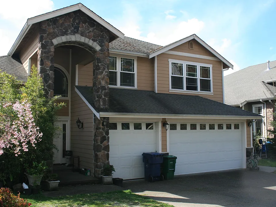 8227 117th Ave SE