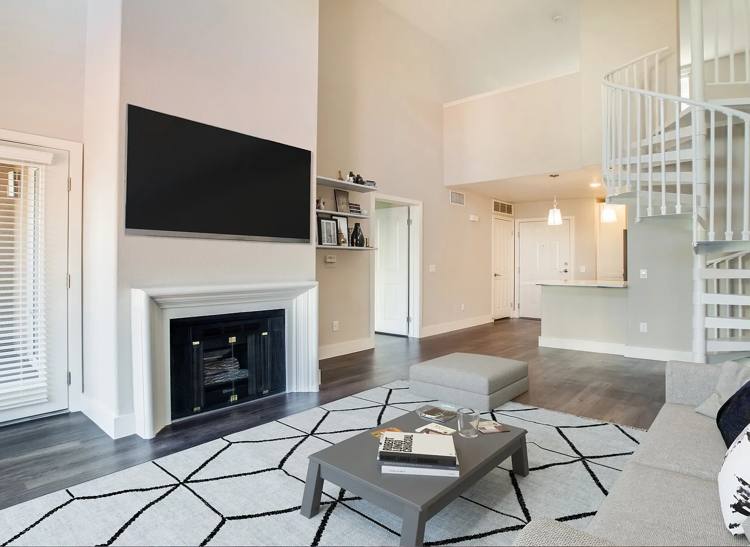 The Villas at Park La Brea — Photo 4