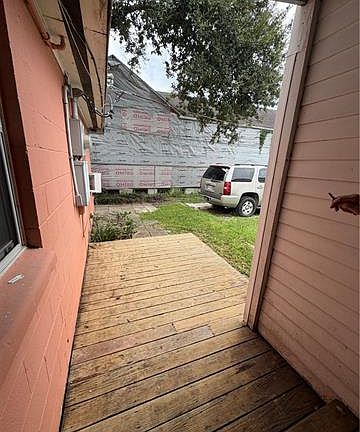 4th image of 211 Adams St