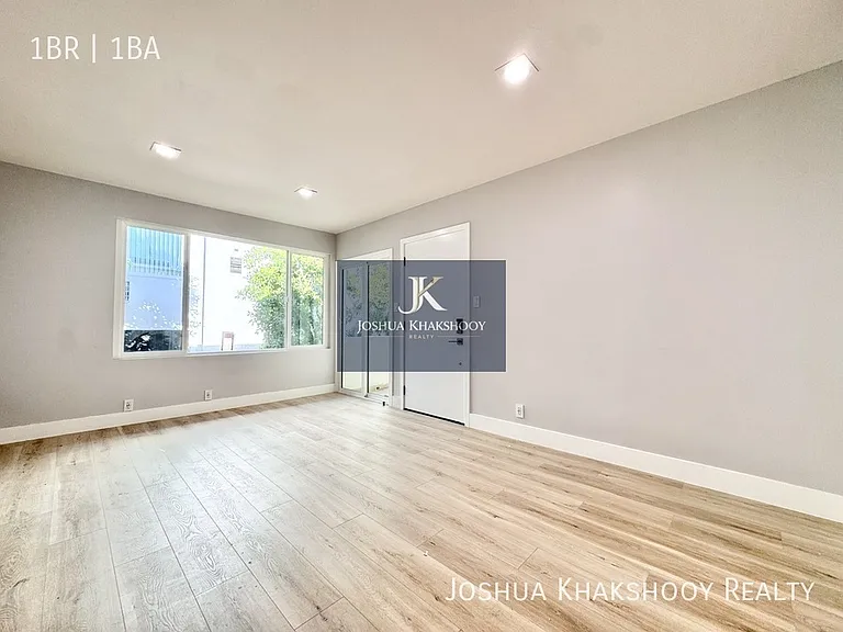 604 N Flores St #5 — Photo 6