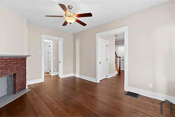 220 Clay St — Photo 6