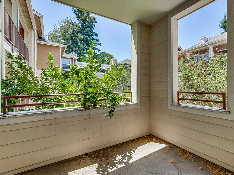 Encinal Place Apartments — Photo 23